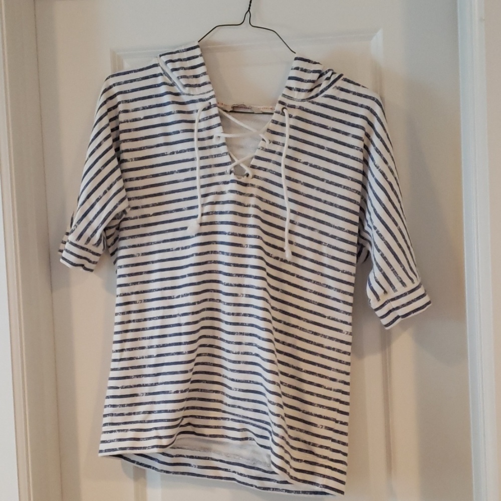 Cross tie front striped hoodie